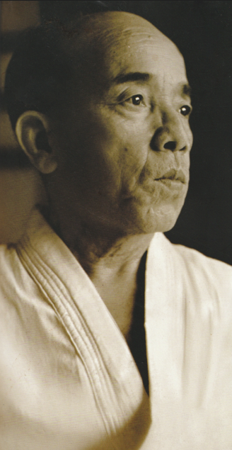 長島袋善良の写真